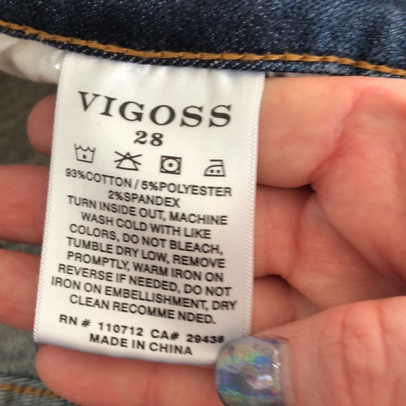 Vigoss Sz 28 Jagger Bootcut Jeans. Medium wash w/factory wiskering on front - Picture 10 of 11